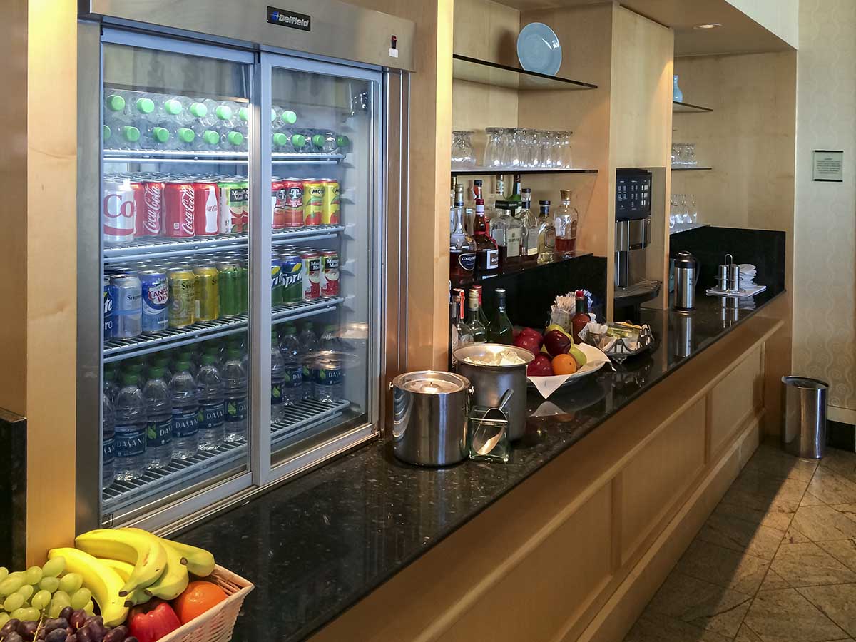 Alcohol and other drinks in the United Airlines global first lounge SFO