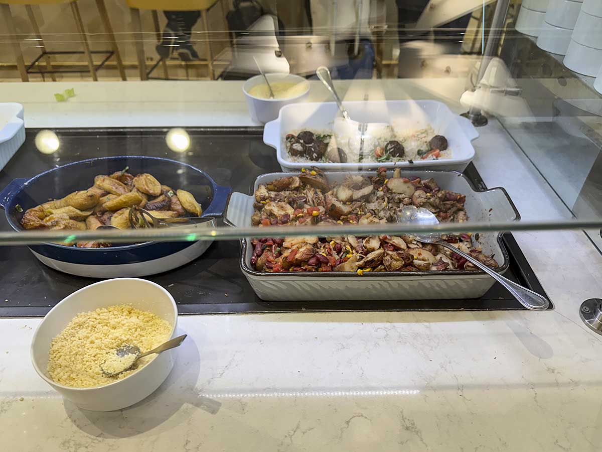 Hot food items available in the Amex Escape Lounge FLL 