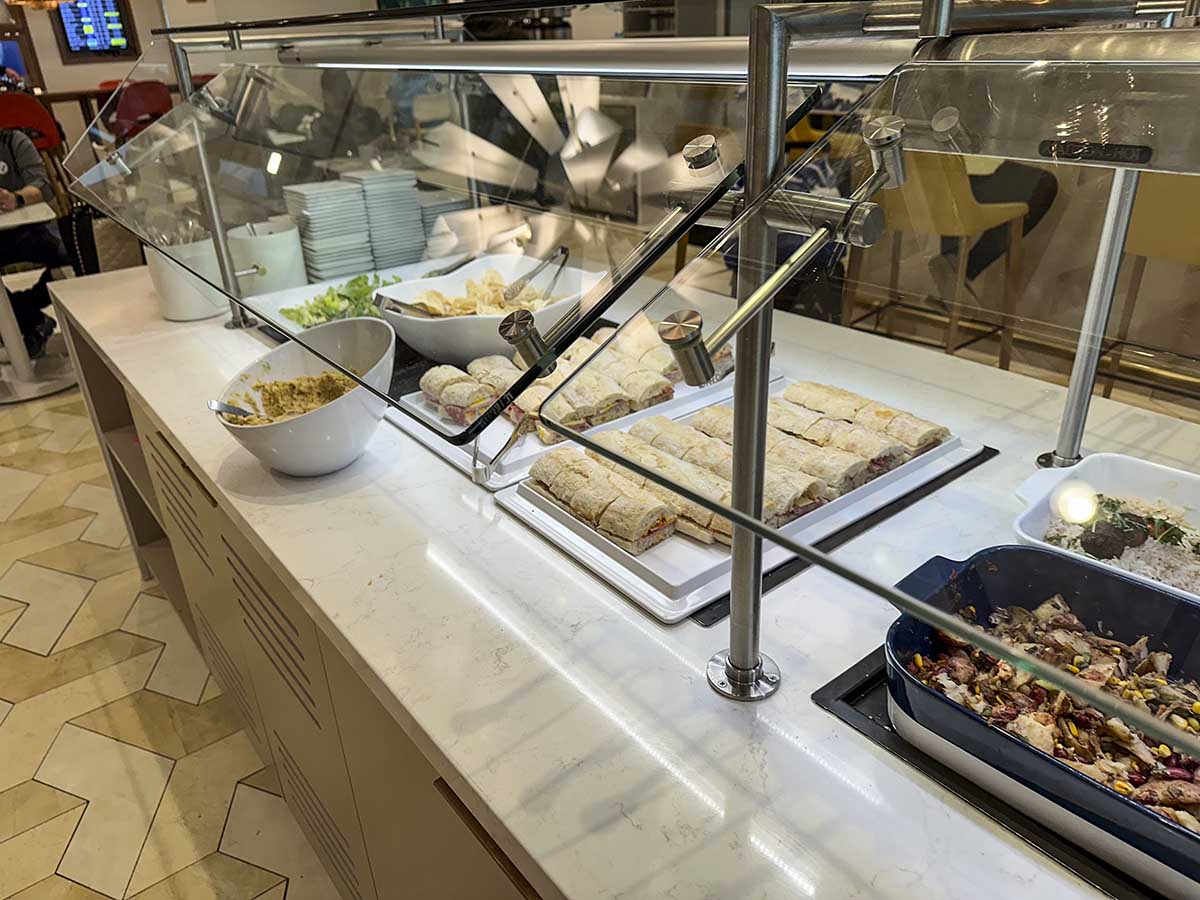 Amex Escape Lounge FLL sandwiches and chips