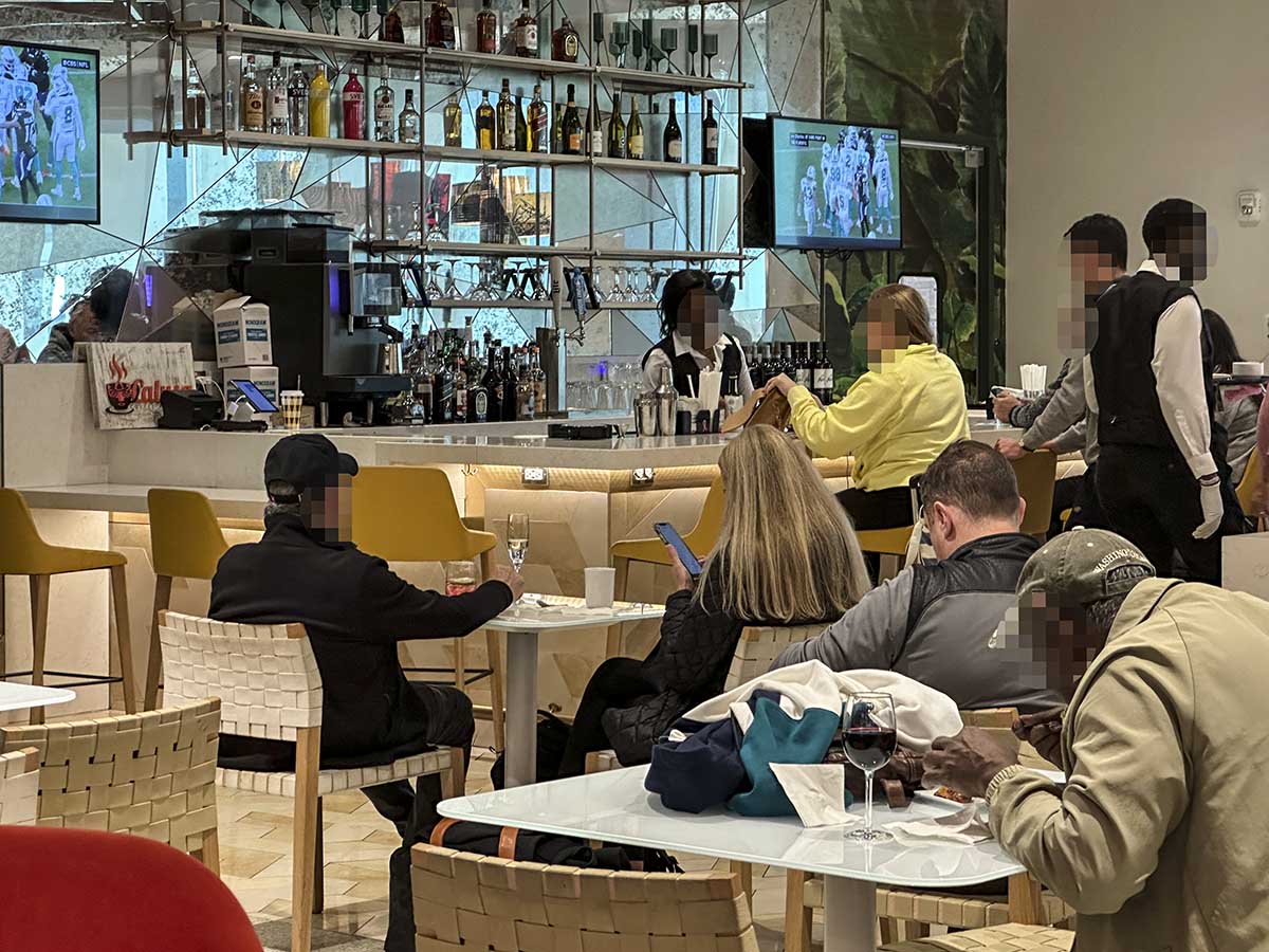 Full service bar in the Amex Escape Lounge FLL 
