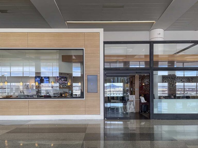 Escape Lounge PHX (Terminal 3) review: the food is almost worth the squeeze