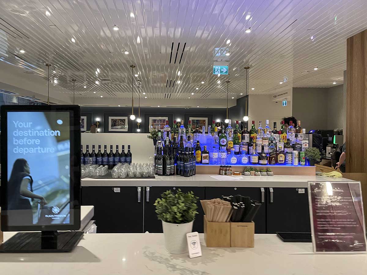 Plaza Premium Lounge YVR alcohol