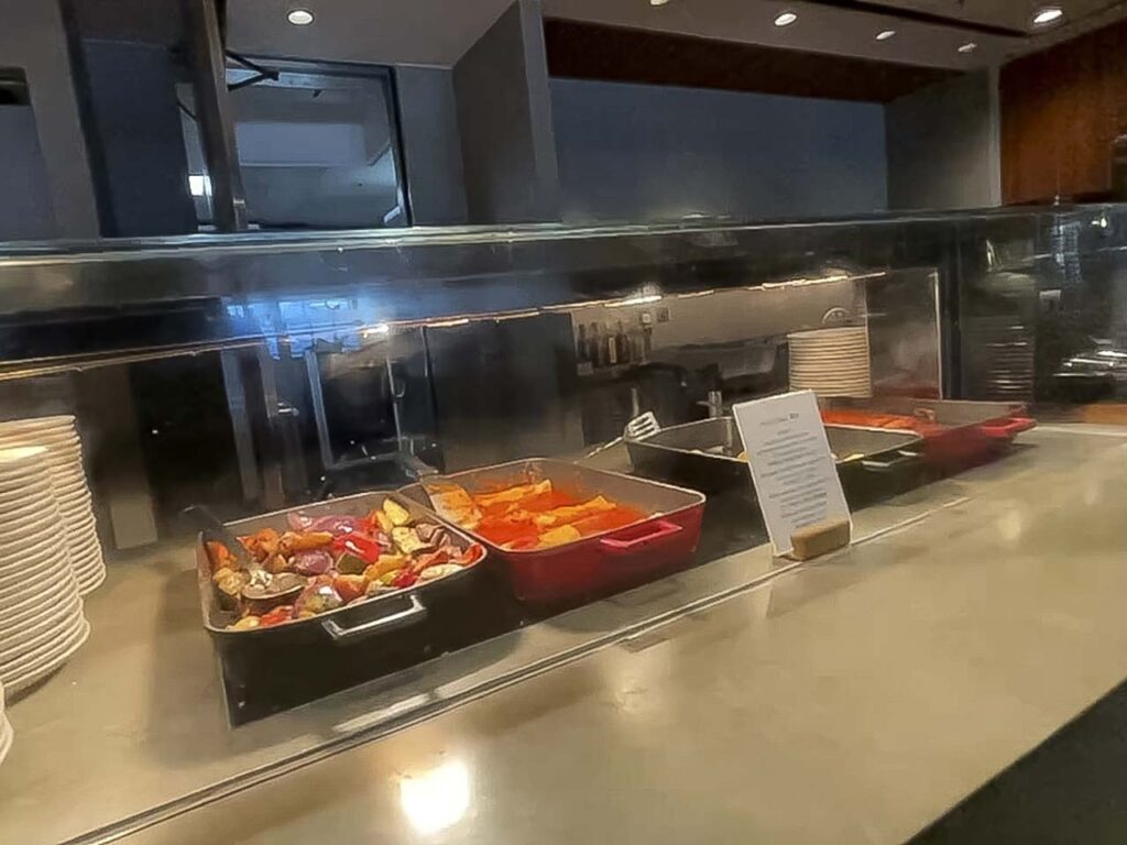 Hot western dishes in the Cathay Pacific The Pier Lounge Hong Kong