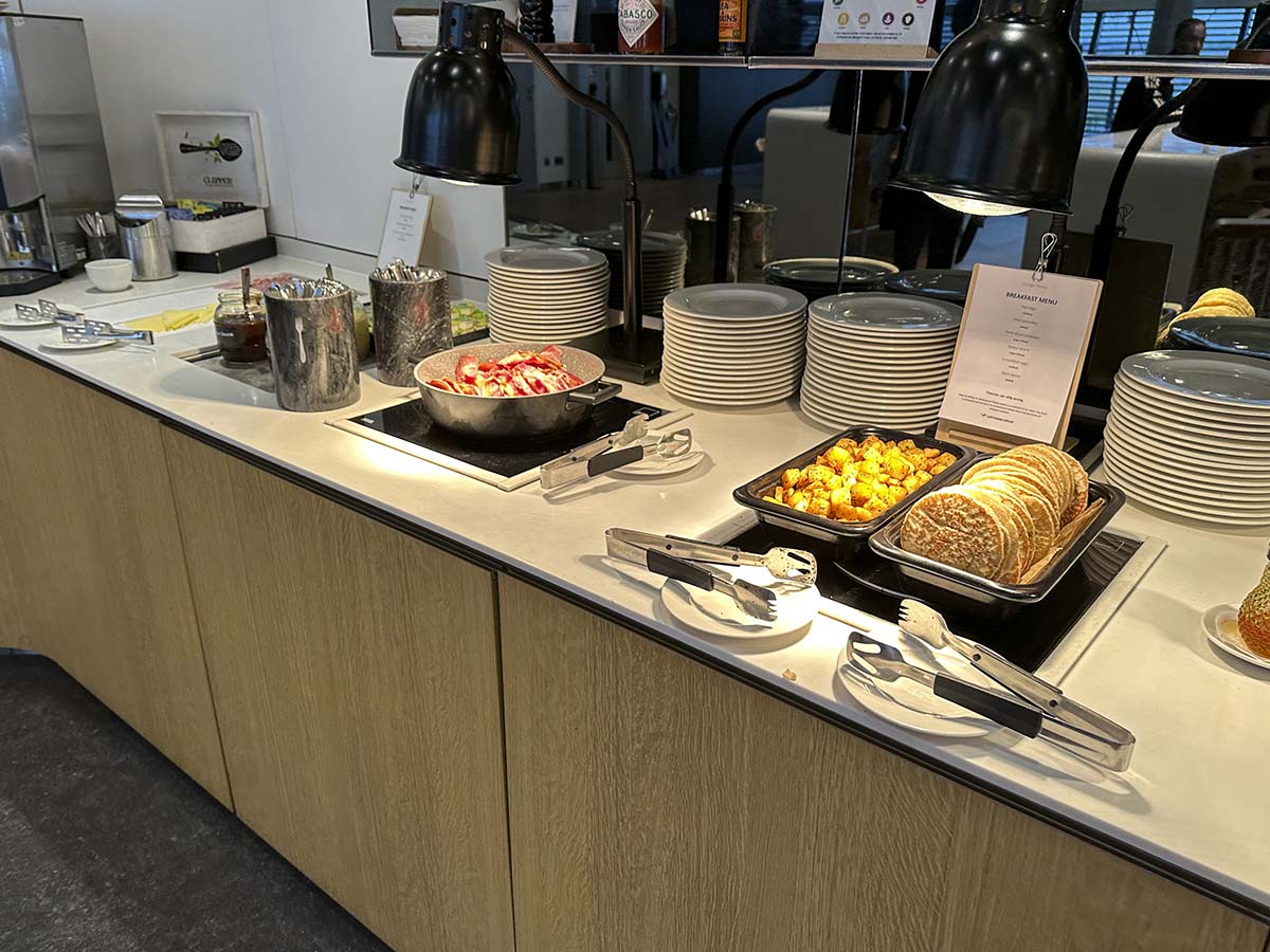 Lufthansa Lounge Heathrow Terminal 2 hot food breakfast items