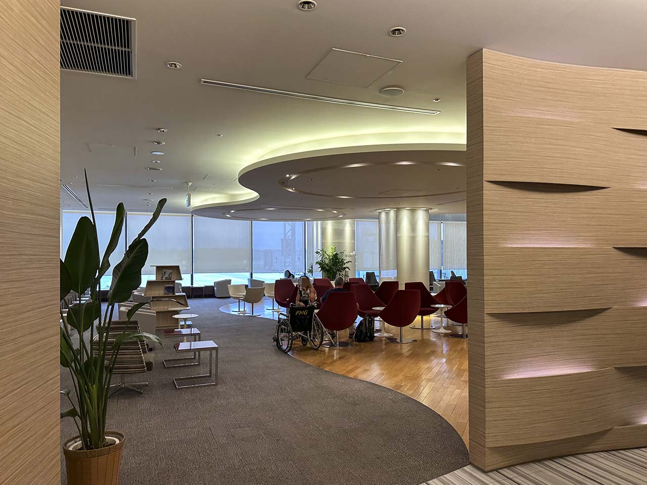 Walking into the Korean Air Lounge Terminal 1 Narita Airport