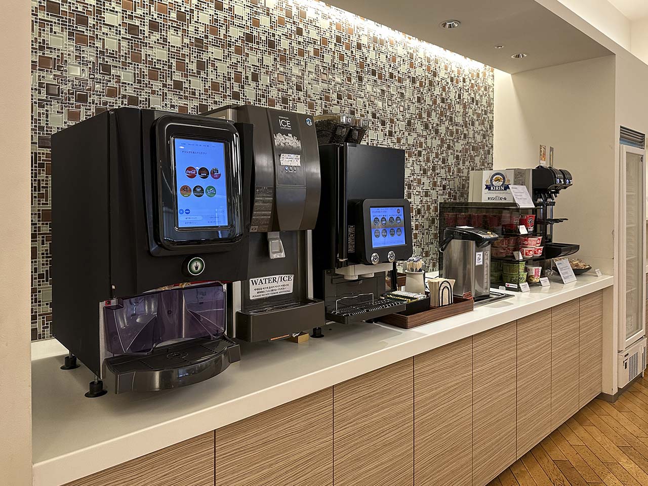 Hot drinks and cup noodles in the Korean Air Lounge Terminal 1 Narita Airport